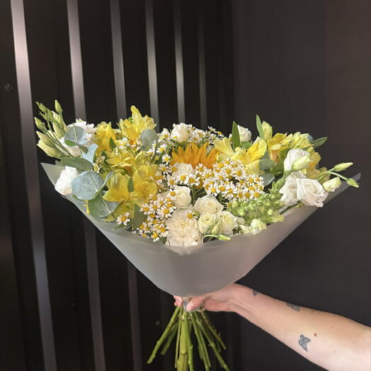 Авторский букет с подсолнухом💛