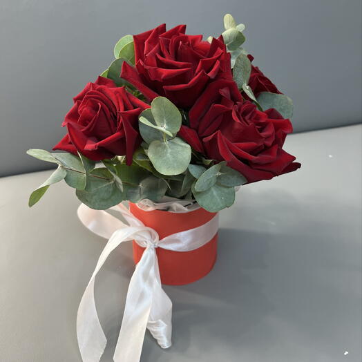 Розы Эквадор в шляпной коробке с эвкалиптом 🔥🌸