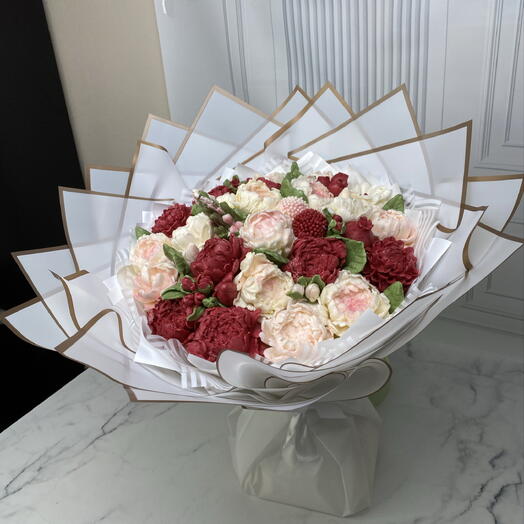 Букет из зефирных пионов