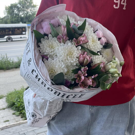 букет с альстромерией и эустомой