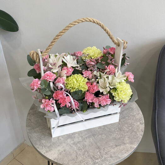Цветочная композиция в ящике 🌸