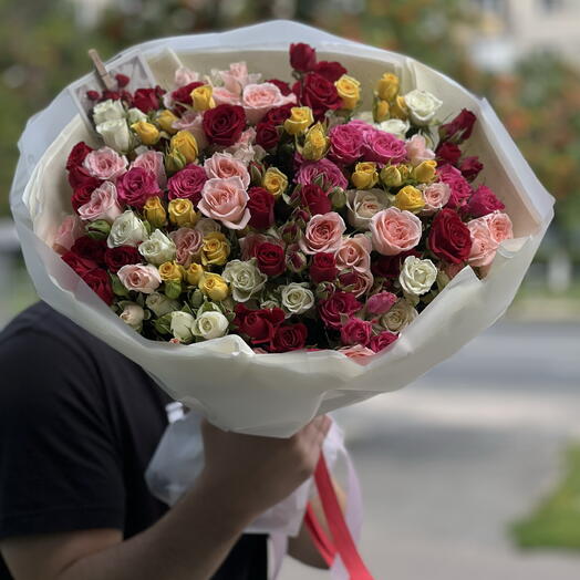 Букет из 35 кустовых роз