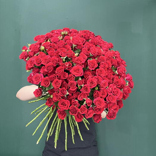 Букет из 41 красных кустовых роз