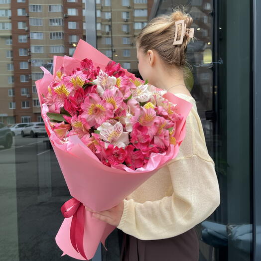 Моно из стойких альстромерий «Фейверк»
