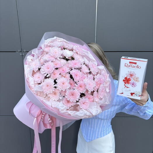 Букет из 9 розовых хризантем + коробка конфет Raffaello в подарок