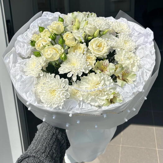 Белый букет с бусинками