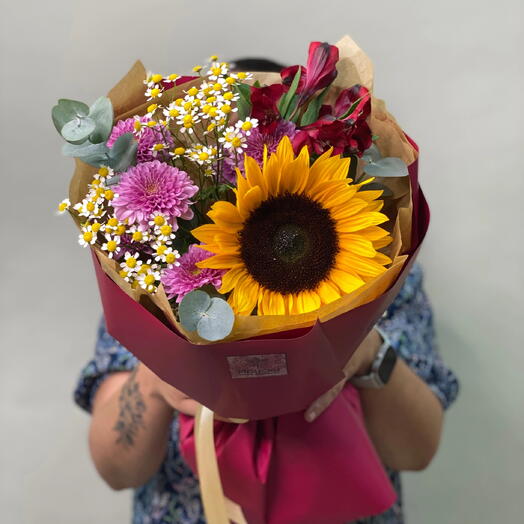 Букет с подсолнухом