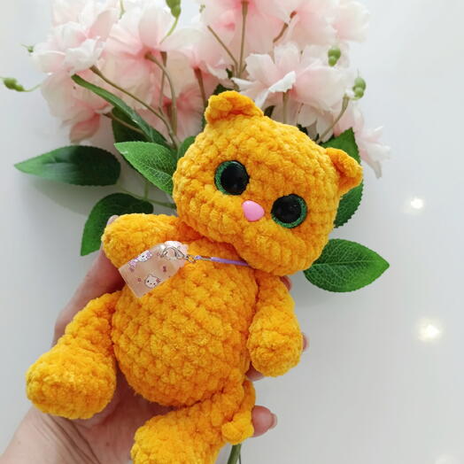 Игрушка котик вязаный