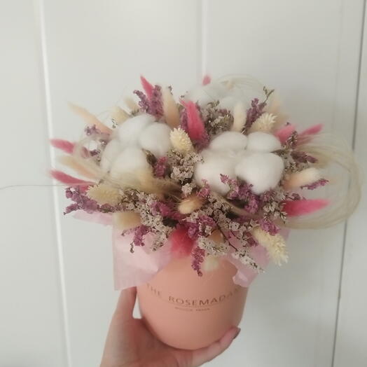 Коробка с хлопком и лагурусом