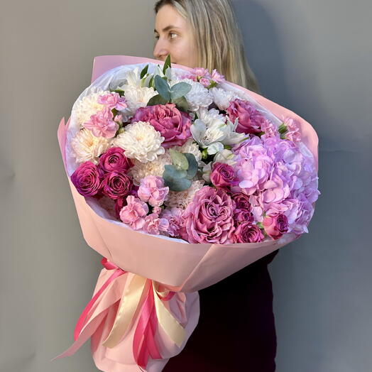 Букет «Мое счастье» 🥹💕🎀с гортензией, пионовидной розой, хризантемой, диантусами, кустовой розой, альстромерией, эвкалиптом