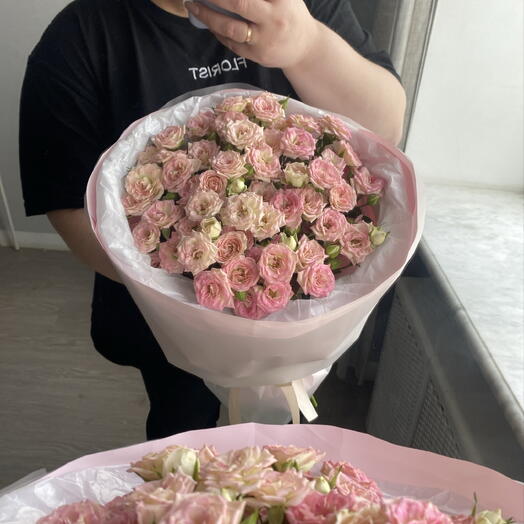 Нежные кустовые розы