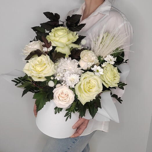 Готовая шляпная композиция из французских роз