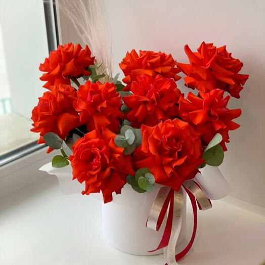 Алая французская Роза в коробке