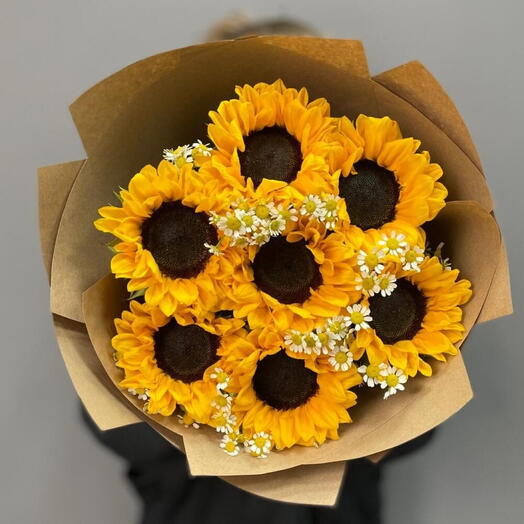 Солнечные подсолнухи и кустовые ромашки в крафте 7 шт💛