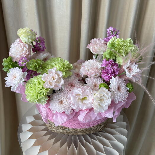 Эустома, хризантема, маттиола и диантусы в корзинке 🎀