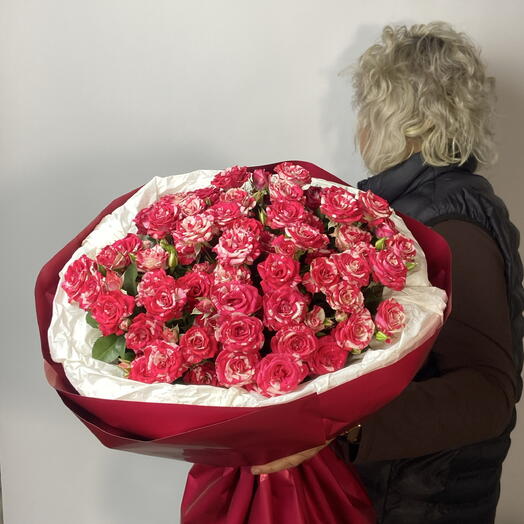 Букет из кустовой розы