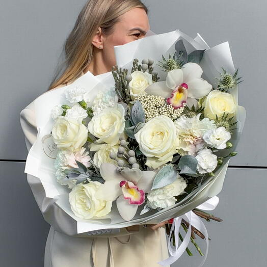 Букет Белоснежный с Орхидеями и розами. Авторский букет 538. Leora Flowers