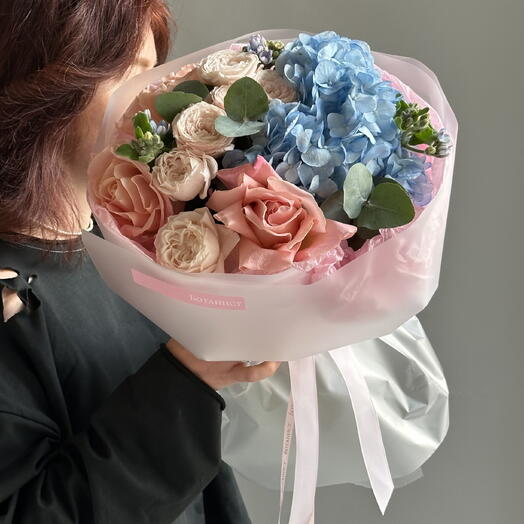 Букет гортензия, роза, оксипеталум, эвкалипт, роза кустовая