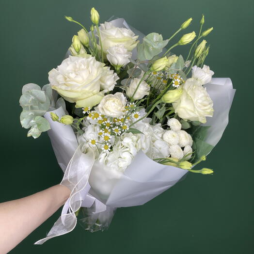 Объемный Букет с Розами, Гортензией, Эустомой, Камиллой, Хризантемой и Эвкалиптом