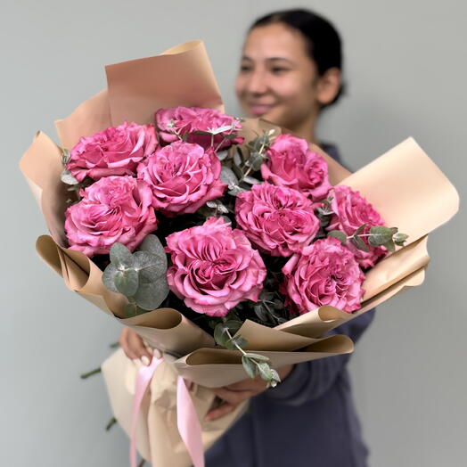 Монобукет «Secret of Love 🌹» из пионовидных роз сорта Кантри Блю и эвкалипта 🌸