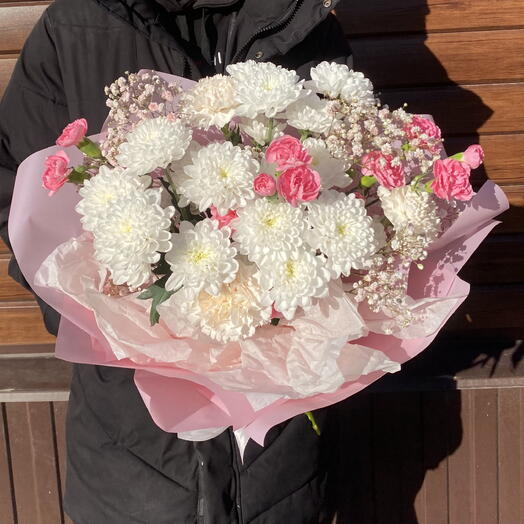 Розовый букет в пышной упаковке