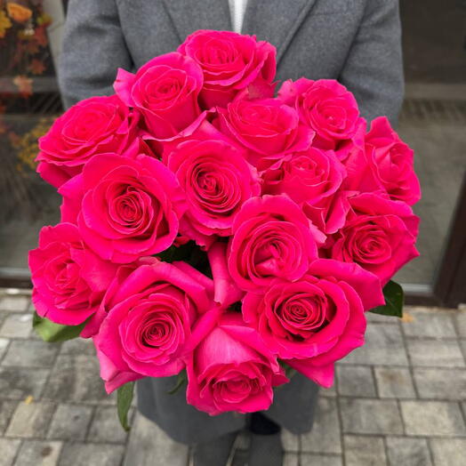 Розовые розы