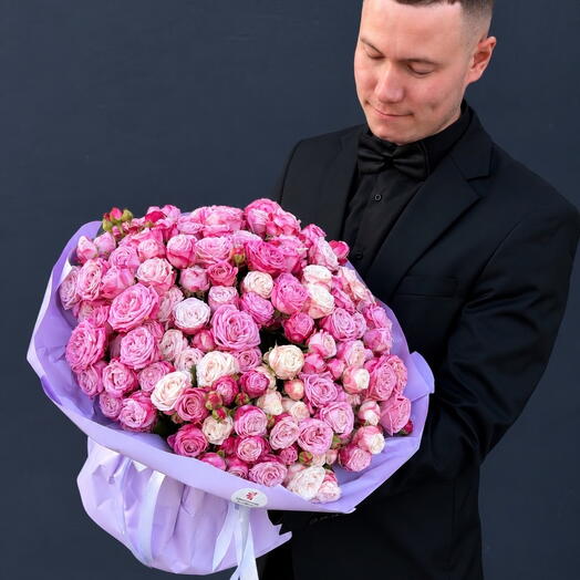 Букет из 51 розовой кустовой розы