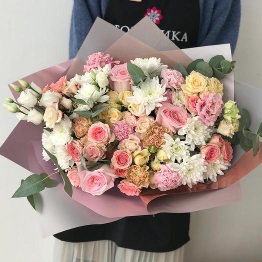 Prefabricated bouquet with bush roses