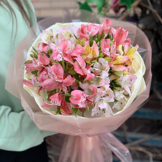 Нежная альстромерия стойкий букет из альстромерий