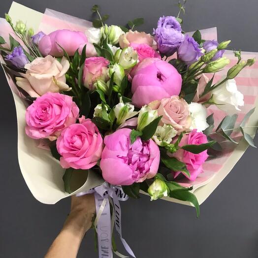 Bright summer bouquet with pink peonies