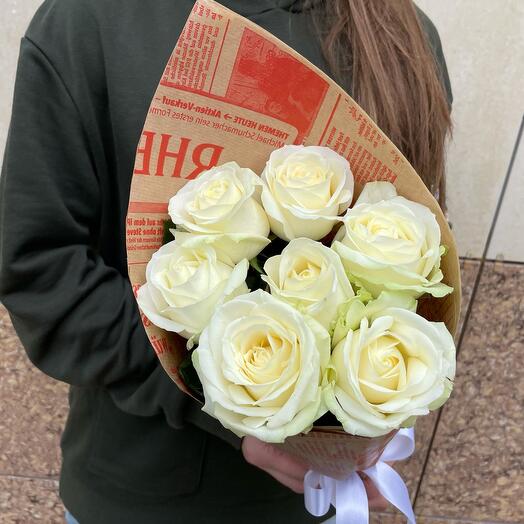 Rosas blancas 7pcs en artesanía