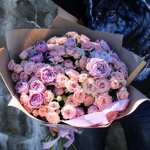 Delicate bouquet of bush roses