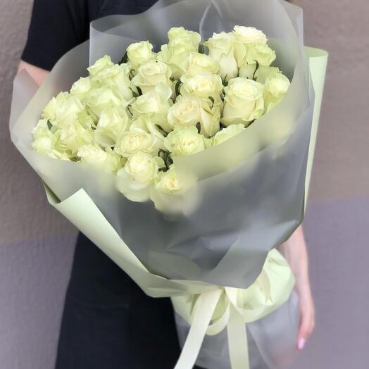 Bouquet of white roses