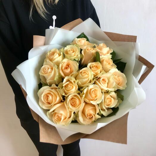Bouquet of 19 peach roses