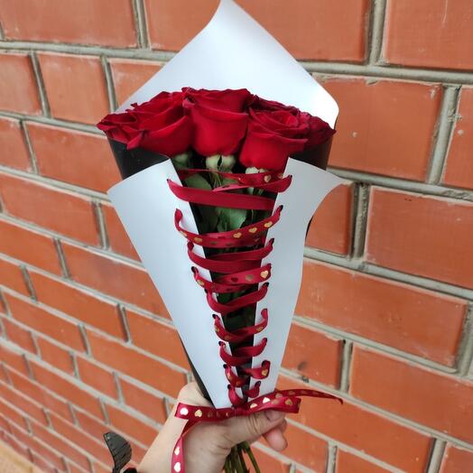 Bouquet of red roses