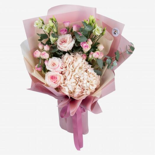 Букет с гортензией "Нежнее нежного"