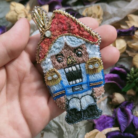 Broche de cascanueces