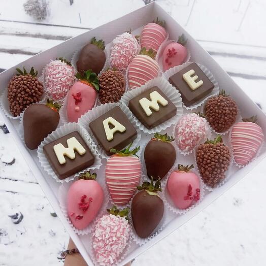 Клубничная коробочка «Маме»