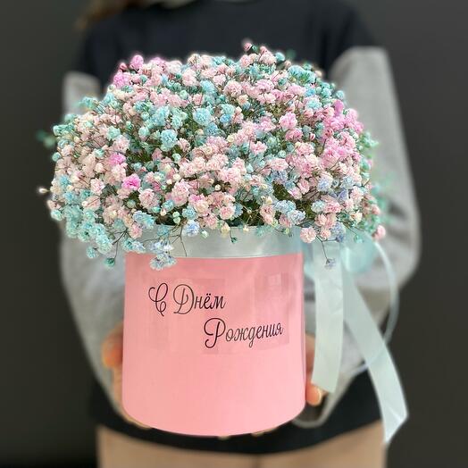 Composición con gypsophila "Feliz cumpleaños"