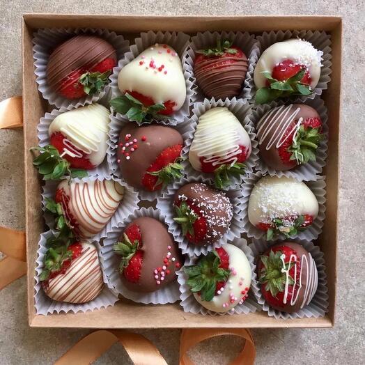 Strawberries in chocolate 15 pcs