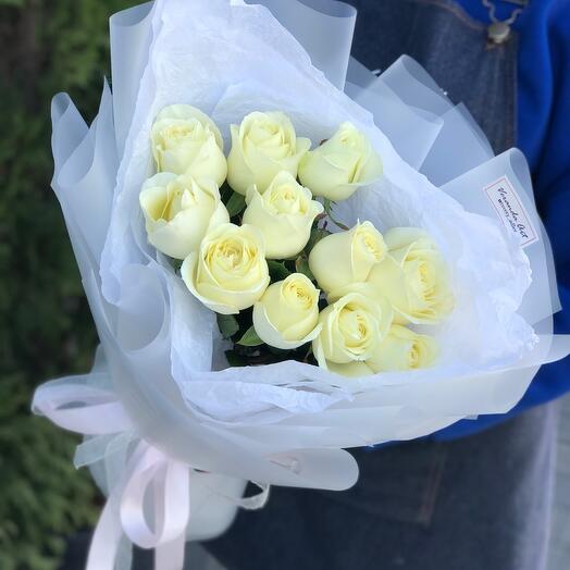 White roses 11 pieces