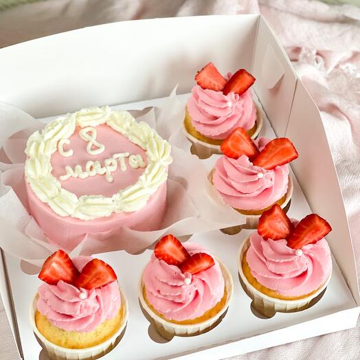 A set of bento and cupcakes