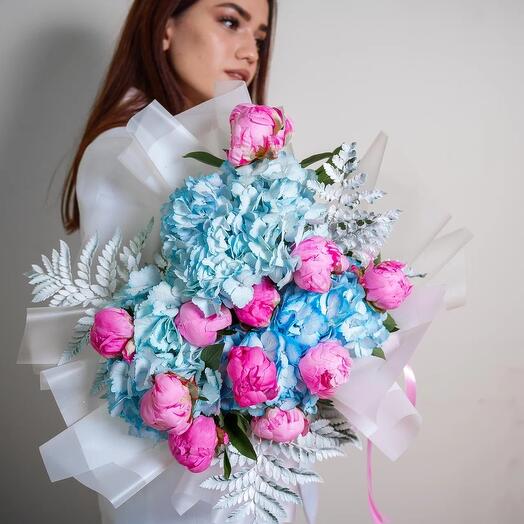 Bouquet of bubble gum with peonies