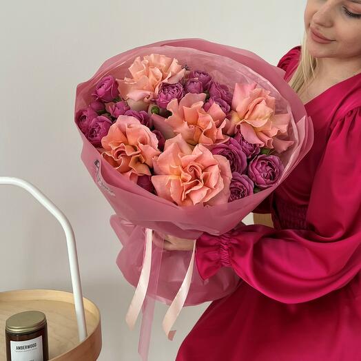 Букет из французских и пион.роз "Яркая леди"