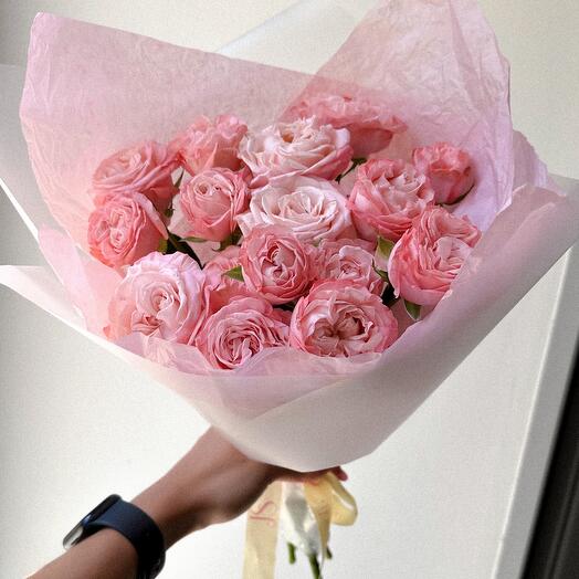 Delicate bouquet of bush pink roses
