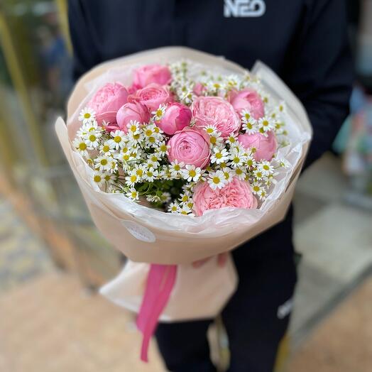 Rosas de peonía y manzanilla