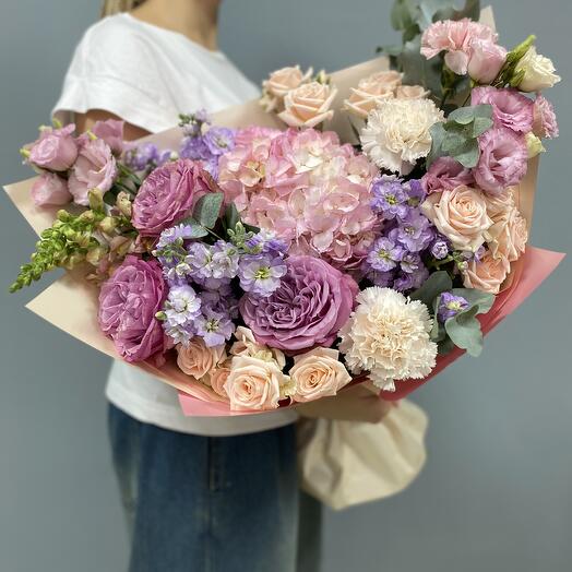 Premium designer bouquet with peony-shaped roses