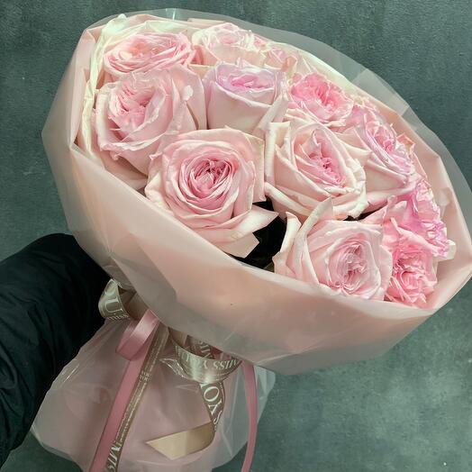 5 Rosas White o hara con eucalipto