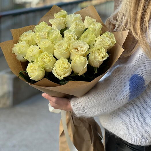 Букет из 25 белых роз