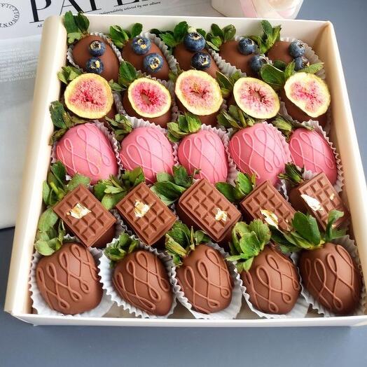 Коробочка клубники в шоколаде 25 шт "Ladie"